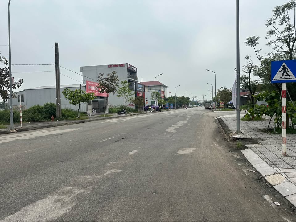 Bán Đất Mặt Tiền Hoàng Quốc Việt 133,9m² giá 11 tỷ - Vị trí đắc địa cho kinh doanh!