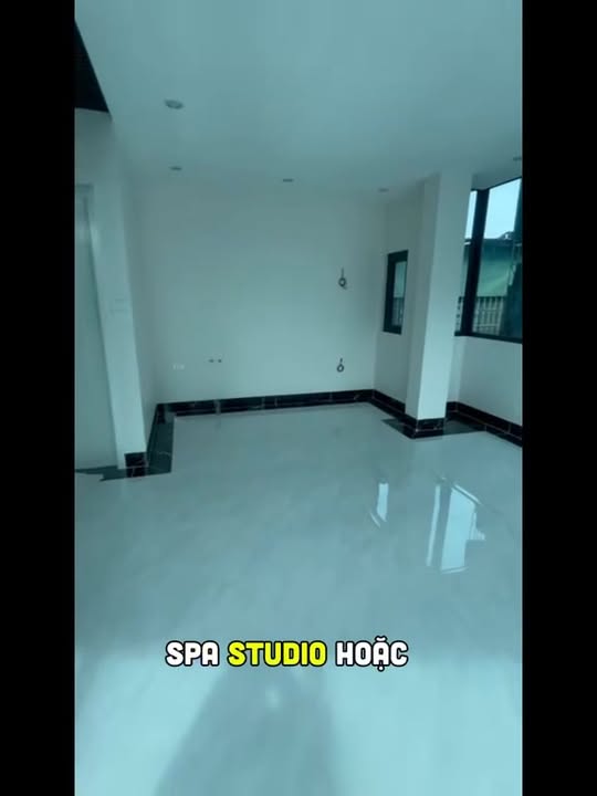 Cho thuê tòa nhà văn phòng 5 tầng + tum Phố Phương Mai, Đống Đa - Vị trí đắc địa, sân rộng ô tô đỗ thoải mái!