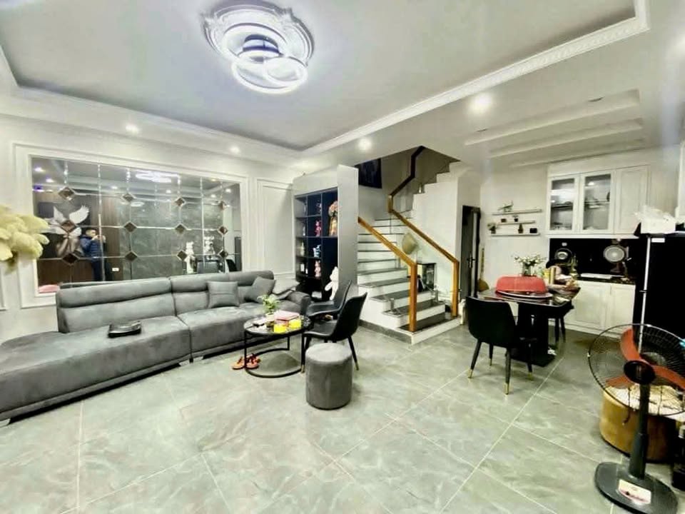 Nhà 4 tầng 34m² đường Tình Quang, Long Biên giá 4.39 tỷ - Thiết kế hiện đại, vào ở ngay!