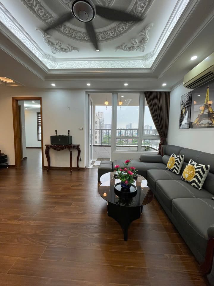 Căn hộ Chung cư Cảnh sát 113 Trung Kính 115m² giá 9 tỷ - Đầy đủ nội thất mới 100%!