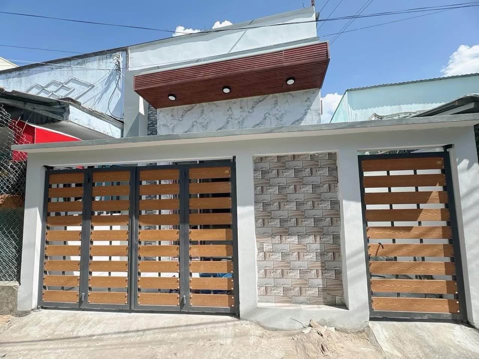 Nhà riêng đầu hẻm 10 đường Văn Ngọc Chính 102m² giá 1.47 tỷ - Thiết kế ánh sáng tự nhiên!