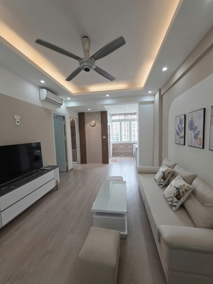 Căn hộ 2 phòng ngủ Tập Thể Nam Đồng 23m² giá 4.25 tỷ - Nhà đẹp, ô tô đỗ cửa!