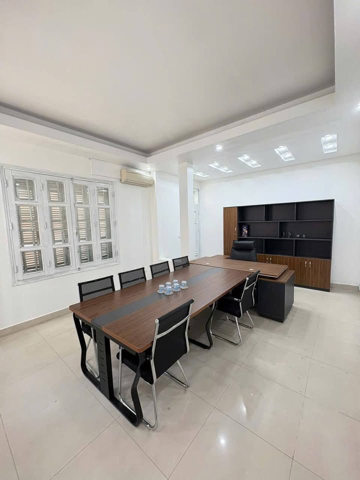 Biệt thự cho thuê tại Lạc Long Quân, Tây Hồ 165m² - Không gian sống lý tưởng!