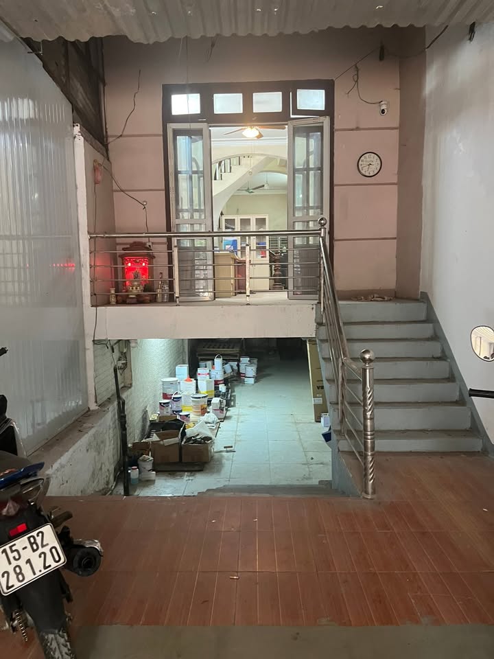 Nhà 3 tầng cho thuê mặt đường Ngãi Cầu, Hoài Đức - Tiện kinh doanh lý tưởng!