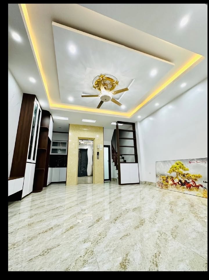 Nhà phố Tứ Liên 37m² giá 8 tỷ - Sổ đỏ chính chủ, an ninh tốt!