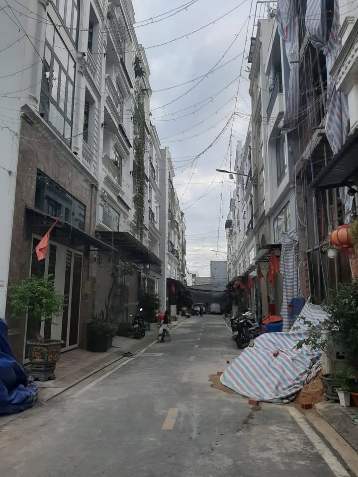 Đất nền Bình Tân 55m² giá 4.1 tỷ - Sổ đỏ chính chủ, không có lô thứ hai!