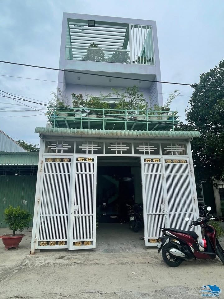 Nhà 1 trệt 2 lầu tại KDC Cầu Suối, Vĩnh Quang, Rạch Giá 95m² giá 2.55 tỷ - Thiết kế hiện đại, không gian xanh mát!