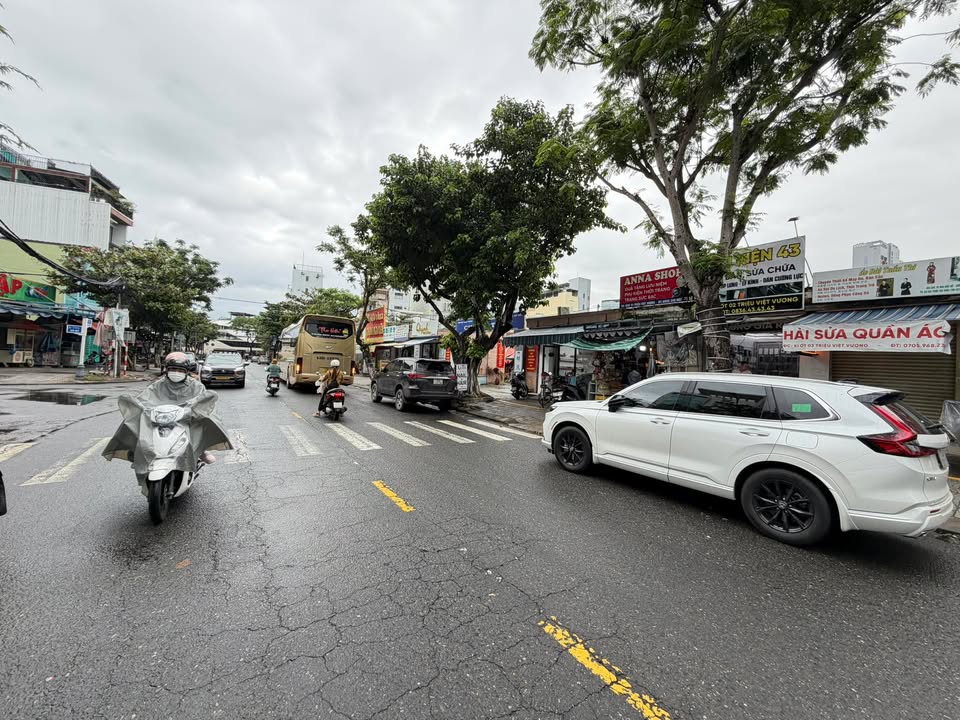 Đất mặt phố Triệu Việt Vương, Đà Nẵng 110m² - Kinh doanh sầm uất ngay chợ Hà Thị Thân!
