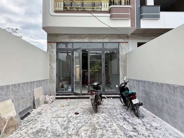 Nhà phố Dĩ An 117m² giá 7.8 tỷ - Full nội thất cao cấp, gần Big C!