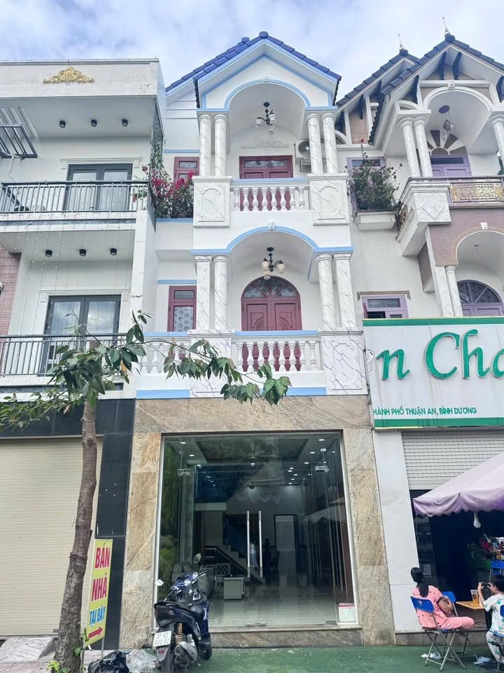 Nhà phố 1 trệt 2 lầu tại khu dân cư PHT8, Tân Uyên, 60m² giá 4.6 tỷ - Đầu tư sinh lời ngay!