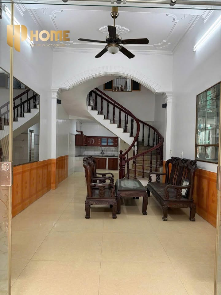 Nhà cho thuê mặt ngõ Trần Nguyên Hãn 55m² giá 6 triệu - Phù hợp cho gia đình và nhóm!