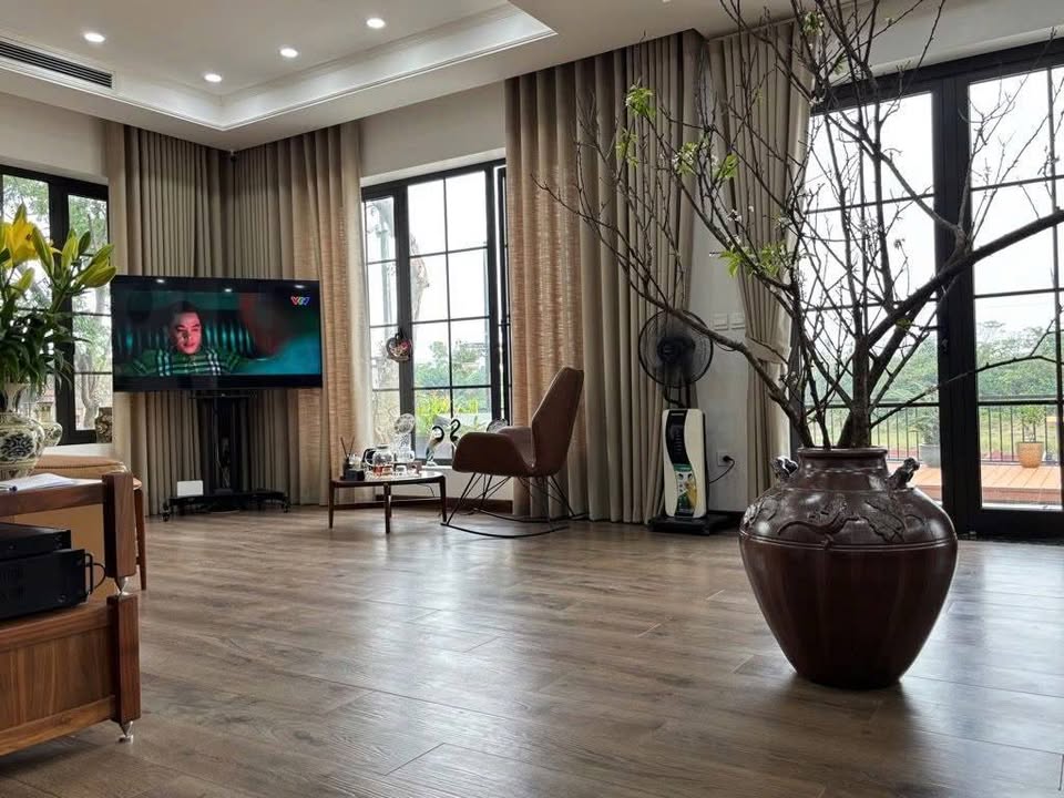 Biệt thự ven sông Ngọc Thụy 300m² giá 33.5 tỷ - Nơi nghỉ dưỡng lý tưởng!