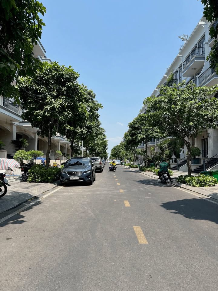 Cho thuê văn phòng tầng trệt 120m² tại Vạn Phúc City - Tiện ích đầy đủ, giá tốt!