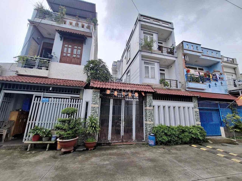 Nhà phố 1 trệt 2 lầu Tân Đông Hiệp 103,5m² giá 5 tỷ - Sổ hồng riêng, hỗ trợ vay 70%!