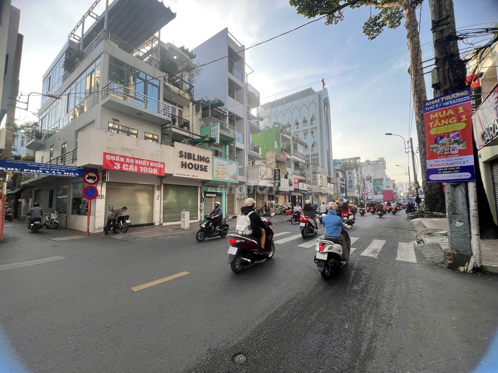 Cho thuê nguyên căn góc 2 mặt tiền Trần Quang Diệu Quận 3 - 300m² giá 80 triệu/tháng