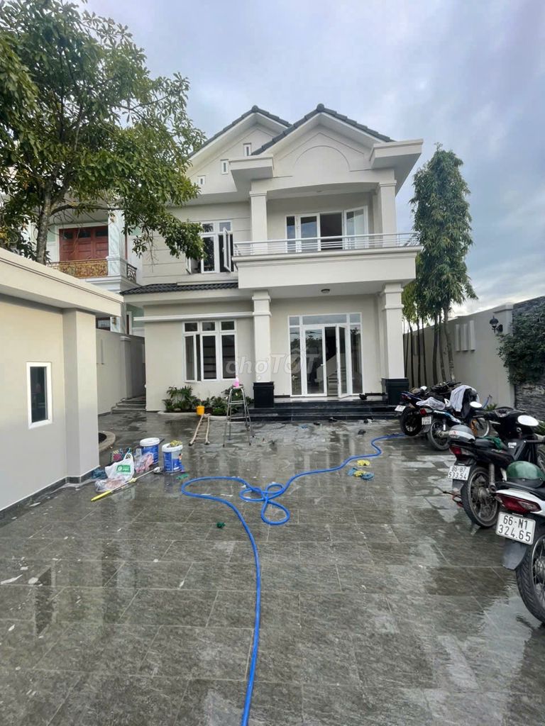 Biệt thự sân vườn KDC ven sông Thủ Đức 300m² giá 32 triệu - Hợp đồng chính chủ, nhận nhà ngay!