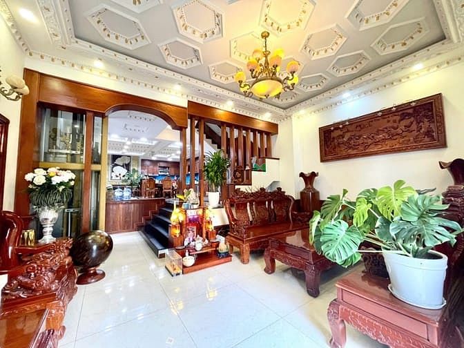 Nhà phố An Dương Vương 220m² giá 10.5 tỷ - Pháp lý rõ ràng, tiện ích đầy đủ!