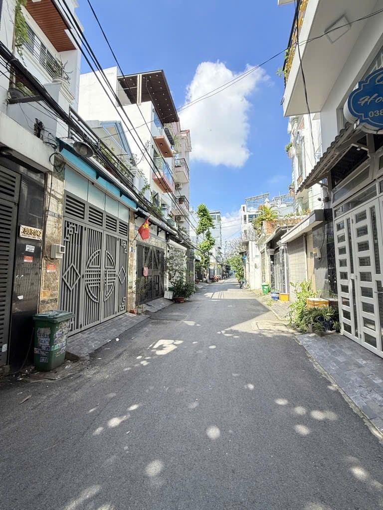 Nhà 4 tầng Phạm Văn Bạch, Tân Bình 75m² - Sân để xe ô tô, giá 8 tỷ!