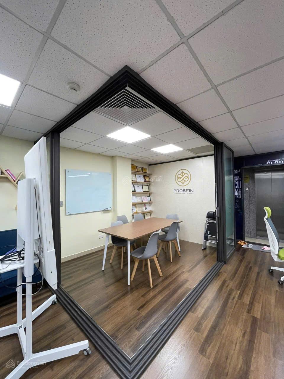 Văn phòng cho thuê tại ngõ 59 Láng Hạ 75m² giá 17 triệu - Vị trí đắc địa, tiện ích đầy đủ!