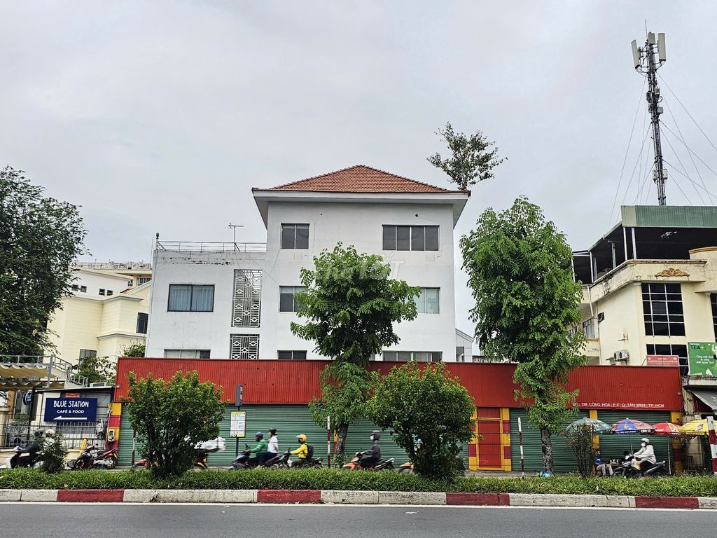 Cho Thuê Mặt Tiền Đường Cộng Hòa Quận Tân Bình 2000m² - Nhà MỚI 100% Giá 180 triệu