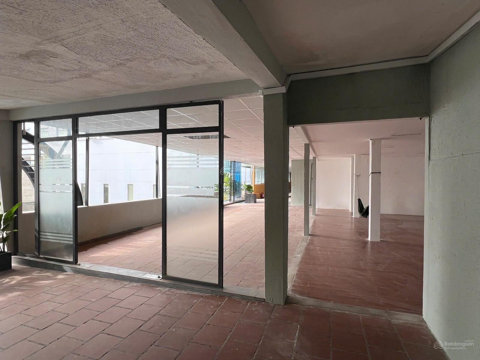 Cho thuê văn phòng 600m² tại Phú Nhuận - Giá tốt chỉ 340k/m²!