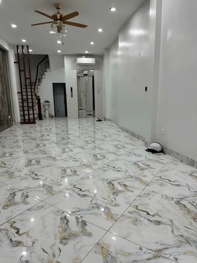 Nhà mặt phố Hoàng Mai 73m² giá 24.9 tỷ - Kinh doanh đỉnh cao!