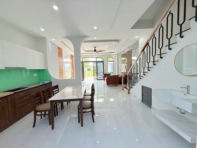 Nhà 3 lầu tại Củ Chi 240m² giá 3.5 tỷ - Sẵn sàng vào ở ngay!