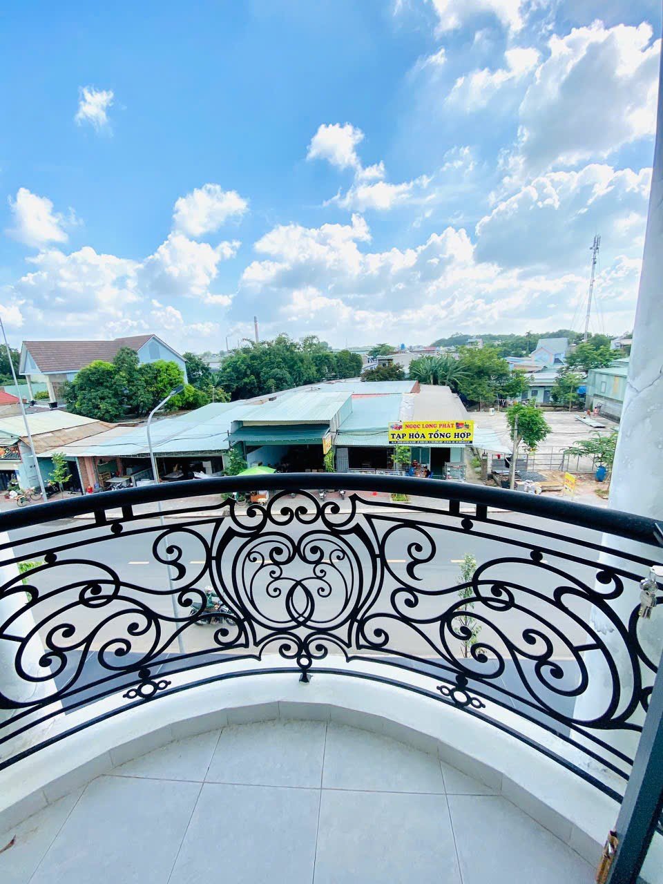 Nhà văn phòng mặt phố 3 tầng đường Nguyễn Thị Khắp, Dĩ An 80m² giá 14 triệu - Đầy đủ tiện nghi!