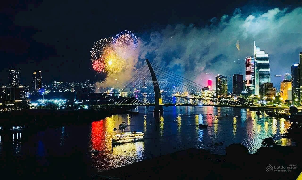 Căn hộ Vinhomes Golden River Ba Son Q1 121m² giá 28 tỷ - View triệu đô, sổ hồng chính chủ!