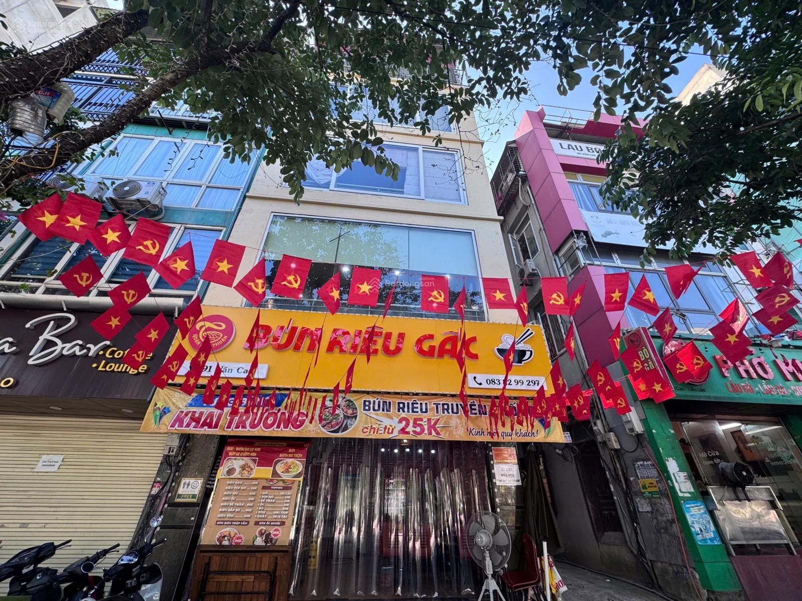 Mặt bằng kinh doanh phố Văn Cao, Ba Đình, 200m² - Sang nhượng chính chủ, hỗ trợ vận hành!