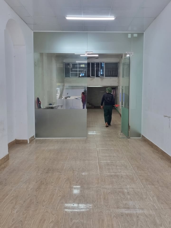 Nhà 2,5 tầng cho thuê Phường Lê Thanh Nghị 145m² - Kinh doanh sầm uất ngay bùng binh Cầu Cất!