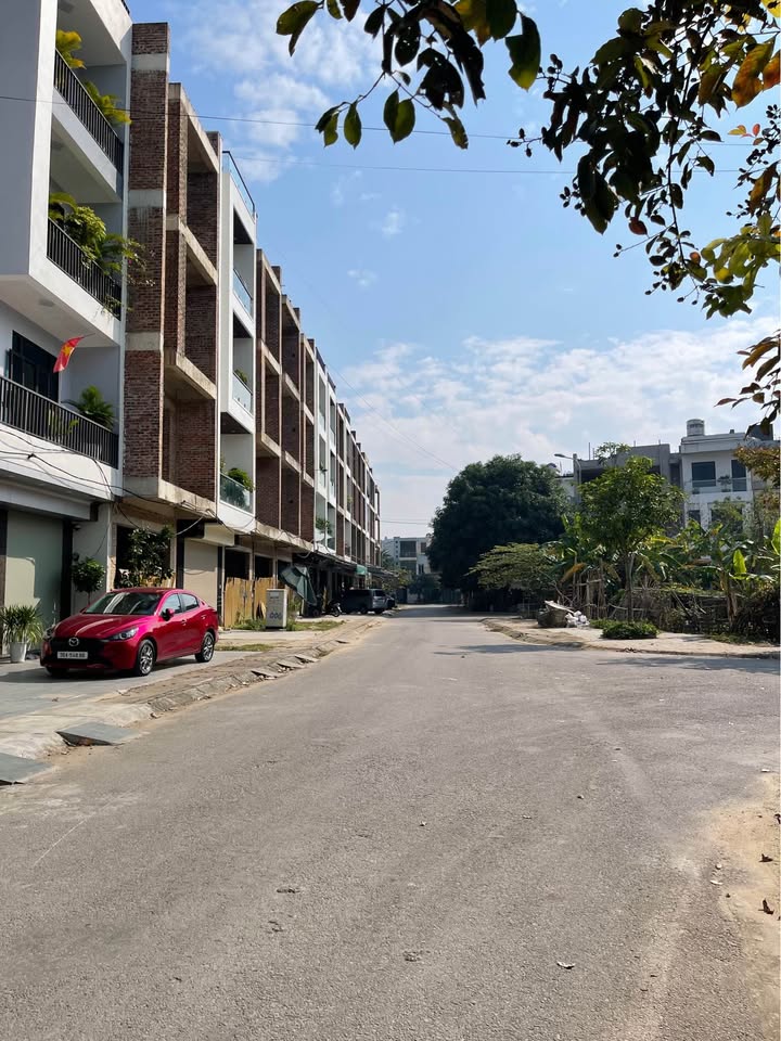 Nhà xây thô đường Lạc Long Quân 80m² giá 6 tỷ - Đầu tư sinh lời ngay!