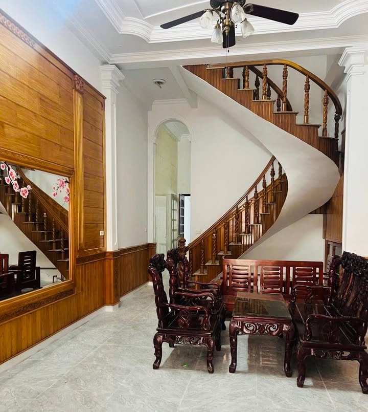 Nhà 2 tầng 1 tum tại Đông Vệ, Thanh Hóa 66m² giá 3 tỷ - Gần cầu Bố, thoáng mát!