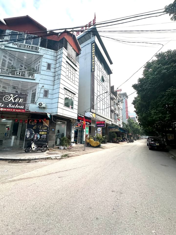 Nhà 3 tầng Vĩnh Ngọc 62m² giá 8.45 tỷ - Ô tô vào nhà, chính chủ bán gấp!