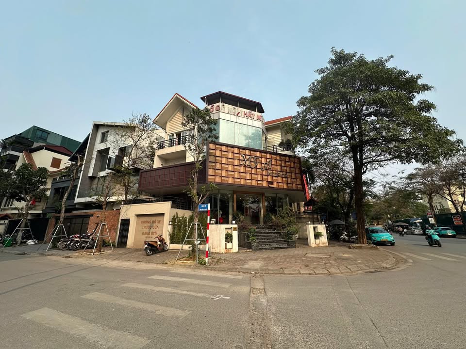 Biệt thự sân vườn Trần Kim Xuyến 150m² cho thuê - Mặt tiền 21m, vị trí đắc địa!