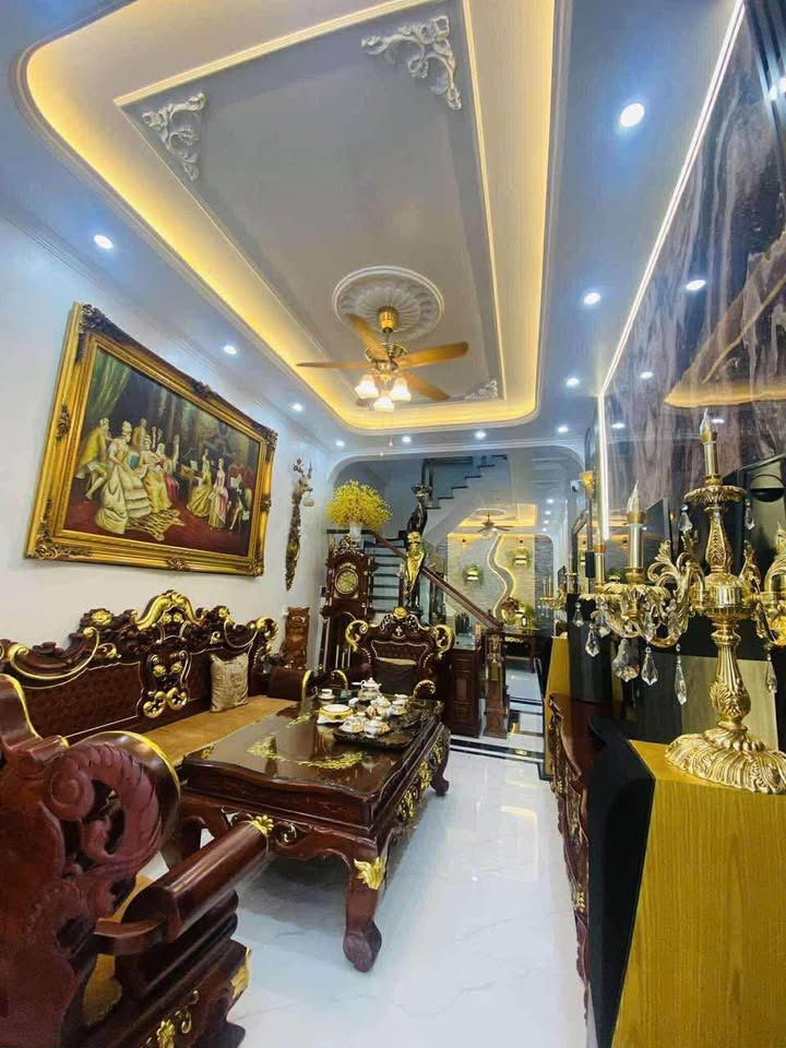 Nhà phố 3 tầng Đinh Thị Vân, TP Nam Định 63m² giá 5.6 tỷ - Vị trí trung tâm, tiện ích đầy đủ!