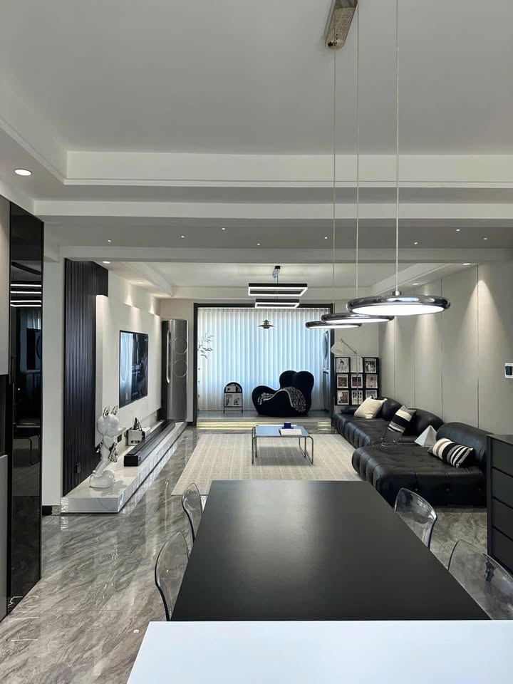 Căn hộ Water Mark Tây Hồ 100m² giá 12 tỷ - Ban công view hồ Tây tuyệt đẹp!