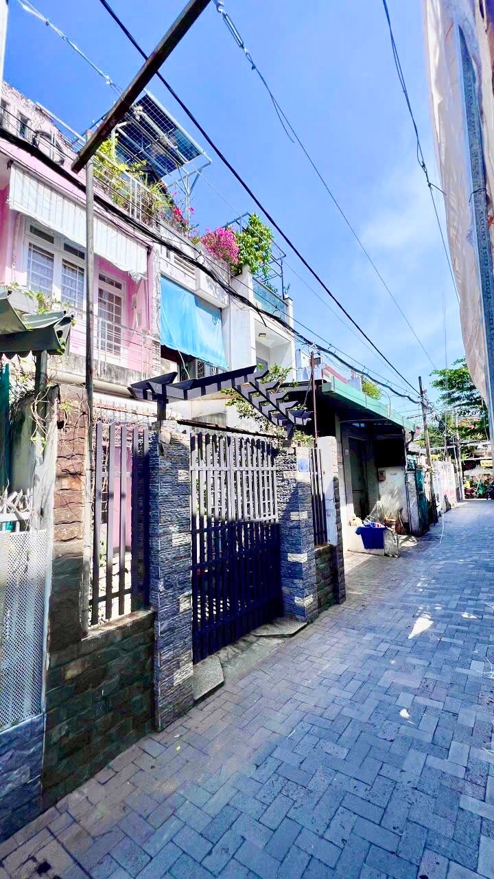 Nhà 3PN 3 tầng Gò Vấp 68m² giá chỉ 5.68 tỷ - Cơ hội vàng cho bạn!