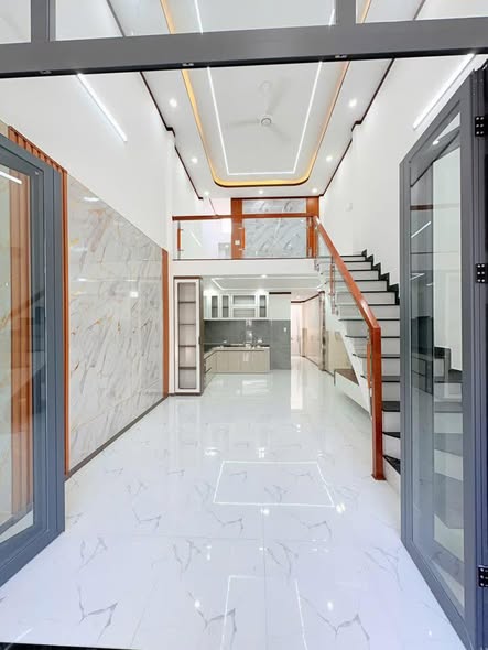 Nhà phố Tân Uyên 60m² giá 1.42 tỷ - Thiết kế hiện đại, gần chợ và trường học!