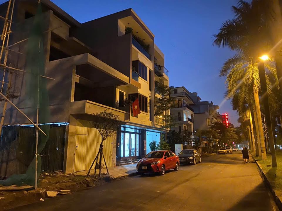 Nhà thô 5 tầng đường Nguyễn Tuân, Vĩnh Yên, 115m² - Vị trí đắc địa cho kinh doanh!