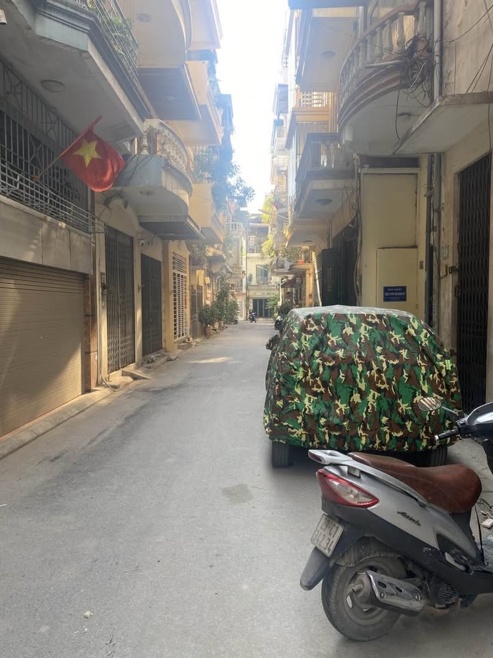 FrontHouse Nguyễn Văn Cừ Long Biên 37m² giá 18 tỷ - Siêu phẩm full nội thất, ô tô đỗ thoải mái!