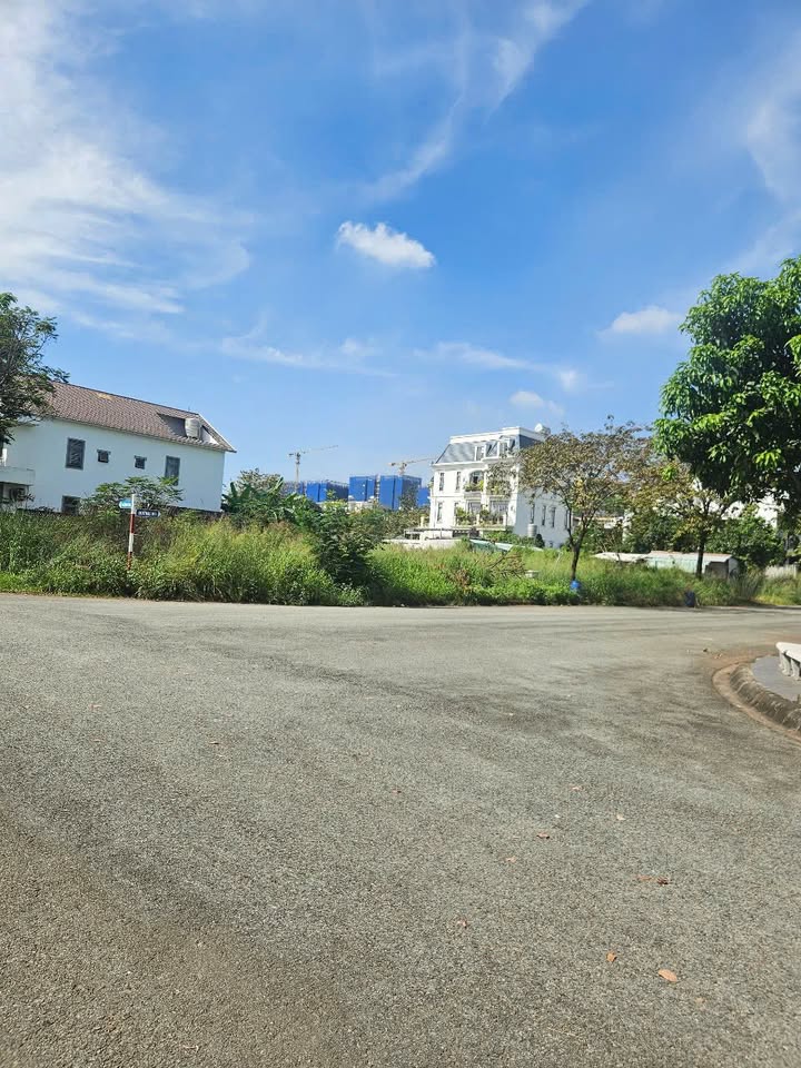 Đất thổ cư Dĩ An 97.5m² giá 5.5 tỷ - Vị trí vàng, tiện ích đầy đủ!