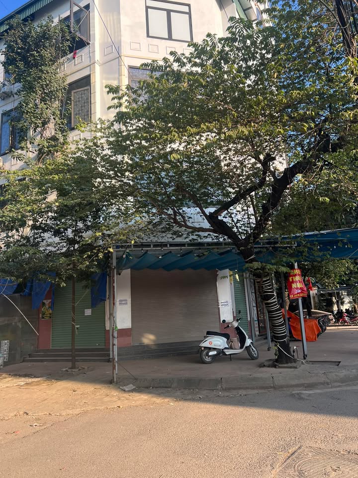 Cho thuê nhà tầng 1 lô góc 3 mặt tiền đường Văn La, quận Hà Đông - Phù hợp cho văn phòng, kinh doanh, nhà hàng