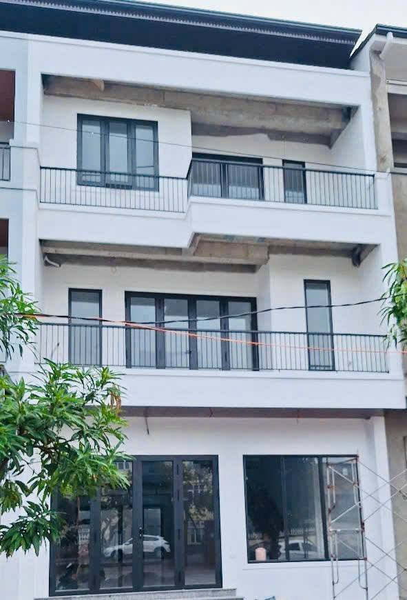 Nhà nguyên căn 3 tầng đường Hồ Quý Ly 144m² giá 13 triệu - Đẹp mới tinh, dọn vào ở ngay!