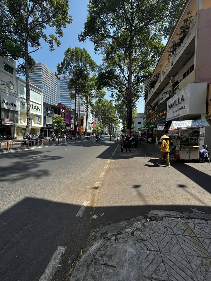 FrontHouse mặt tiền đường 3 Tháng 2, Q10 42m² giá 18.5 tỷ - Kinh doanh đắc địa!