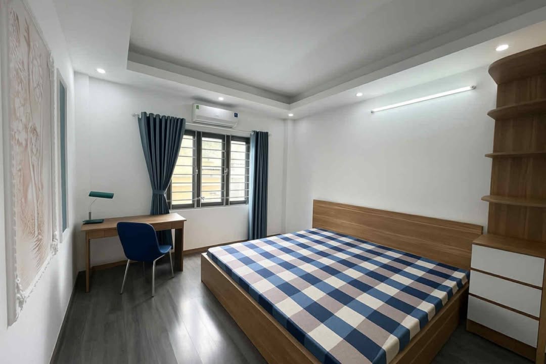 Nhà góc Ỷ La, 33m² giá 5.75 tỷ - Thiết kế hiện đại, đầy đủ nội thất!