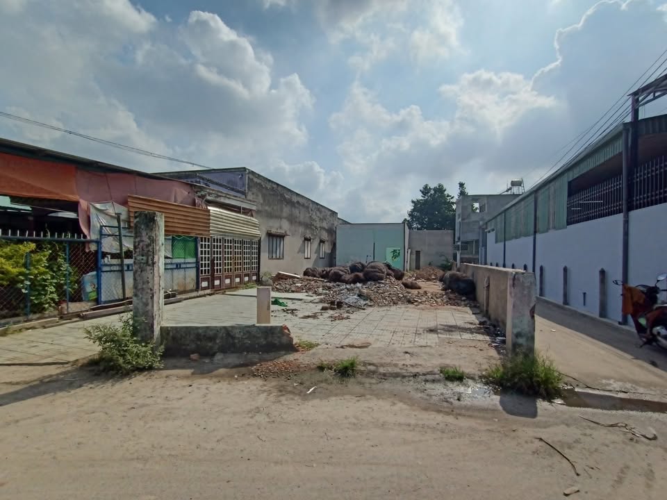 Đất nền lô góc mặt tiền đường DX 005, Phú Mỹ, 257m² giá 5.9 tỷ - Cơ hội đầu tư tuyệt vời!