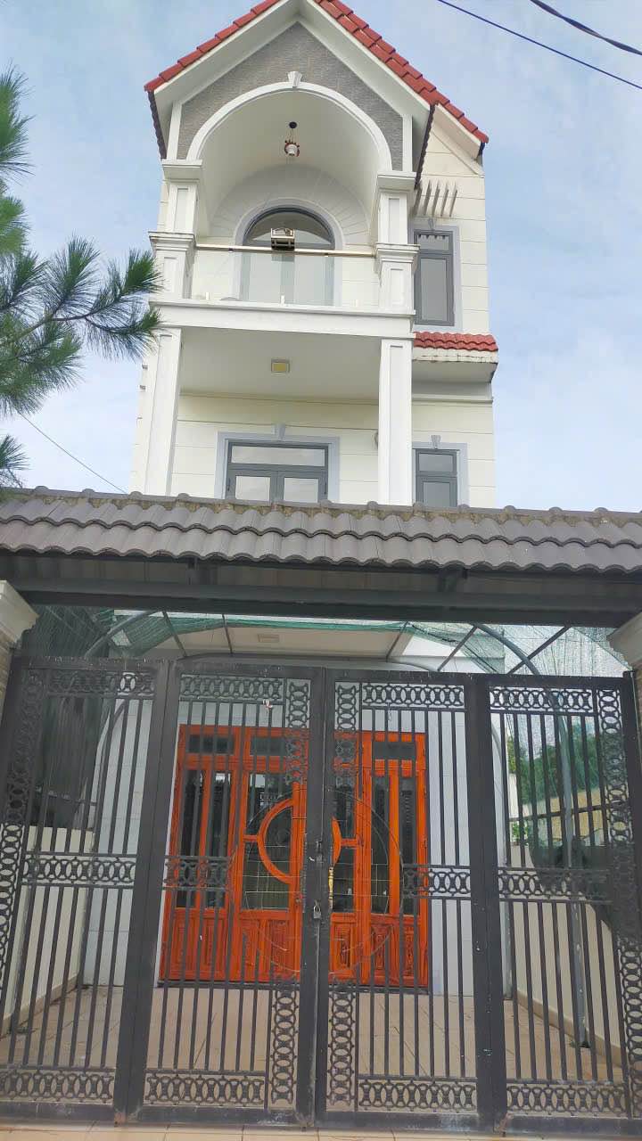 Nhà phố Thủ Dầu Một, Phú Lợi 110m² giá 4 tỷ - Kiến trúc 3 tầng hiện đại!