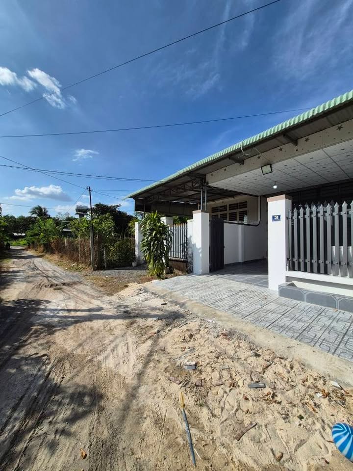 Nhà phố Long Hoa, Tây Ninh 106m² giá 990 triệu - Sổ đỏ chính chủ, vào ở ngay!