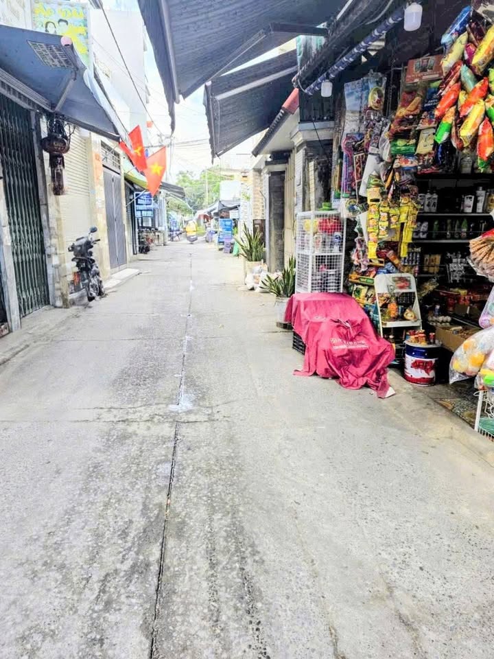 Nhà Mặt Tiền Kinh Doanh Hẻm 88 Đường Nguyễn Văn Quỳ, Q7 - Giá 3.69 Tỷ, Sẵn Sàng Kinh Doanh!